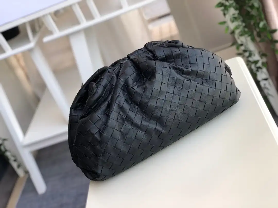 BOTTEGA VENETA Pouch 0127