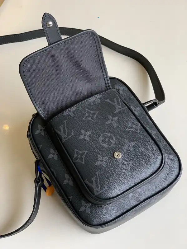 LOUIS VUITTON Christopher Wearable Wallet 0130