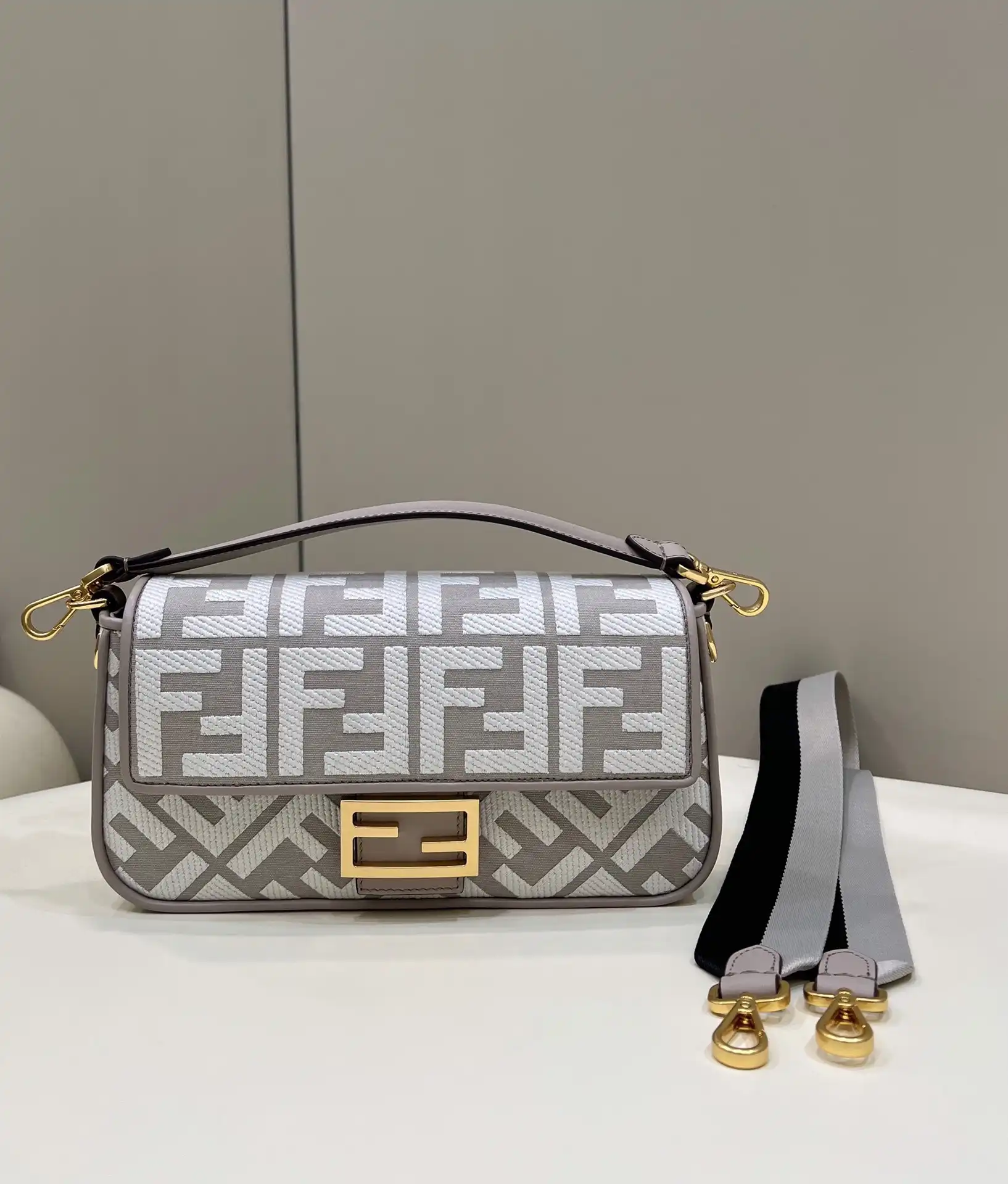 FENDI BAGUETTE-27*6*14CM 0126