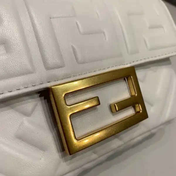 FENDI BAGUETTE 0126