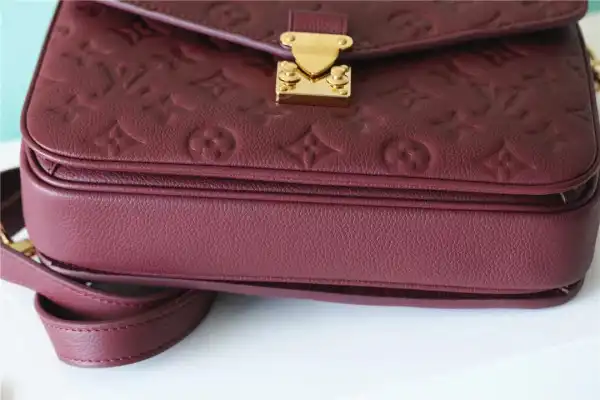 LOUIS VUITTON POCHETTE METIS 0125