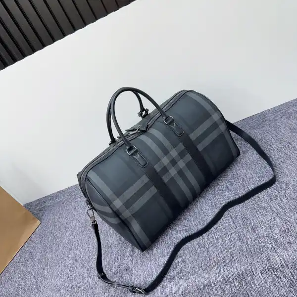 BURBERRY Boston Holdall 0129