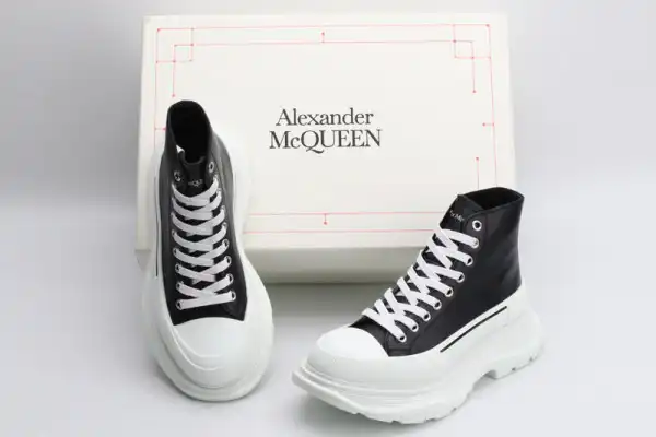 ALEXANDER MCQUEEN Tread Slick Boot 0128