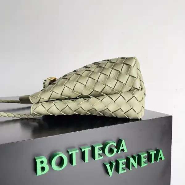 BOTTEGA VENETA MEDIUM ANDIAMO 0127