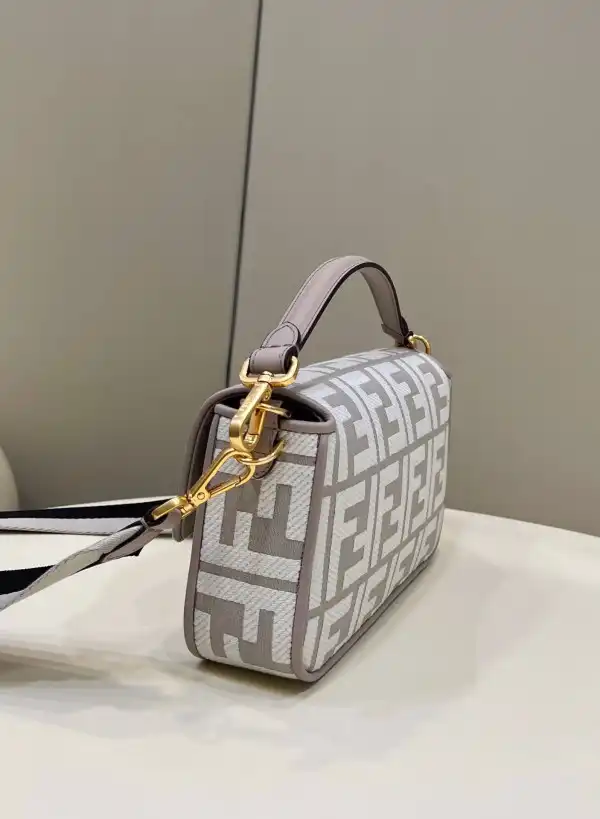 FENDI BAGUETTE-27*6*14CM 0126