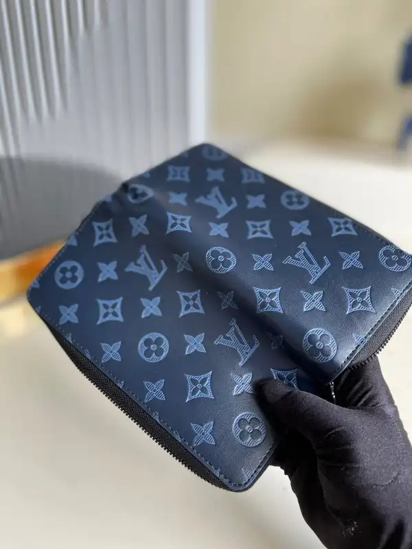 LOUIS VUITTON ZIPPY WALLET 0125