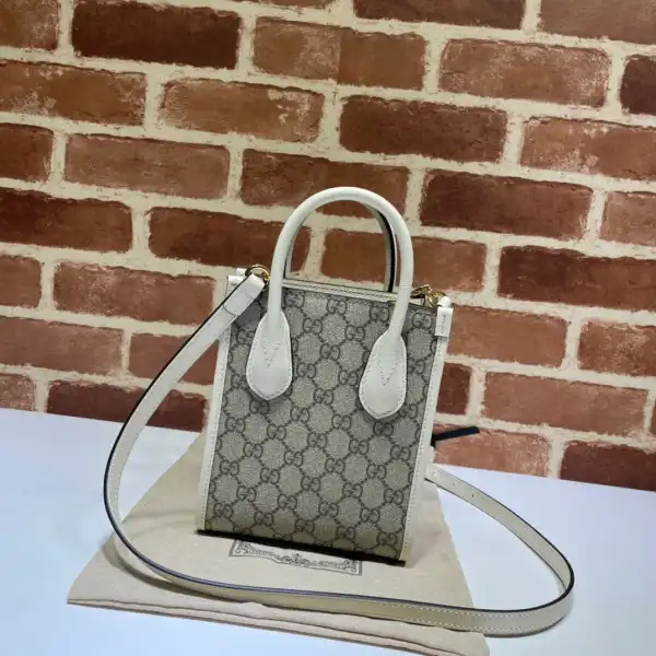 Gucci Mini tote bag with Interlocking G 0131