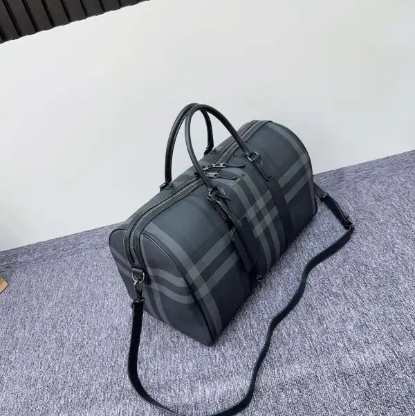 BURBERRY Boston Holdall 0129