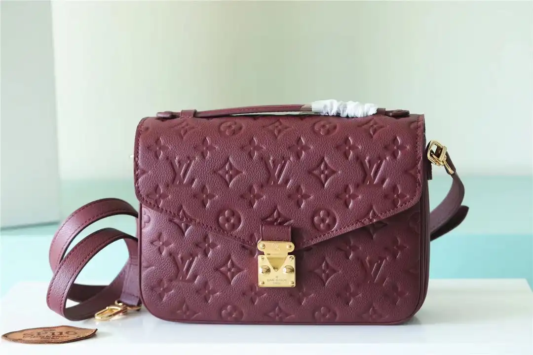 LOUIS VUITTON POCHETTE METIS 0125