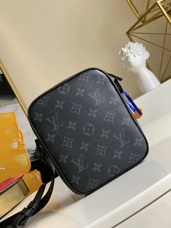 LOUIS VUITTON Christopher Wearable Wallet 0130