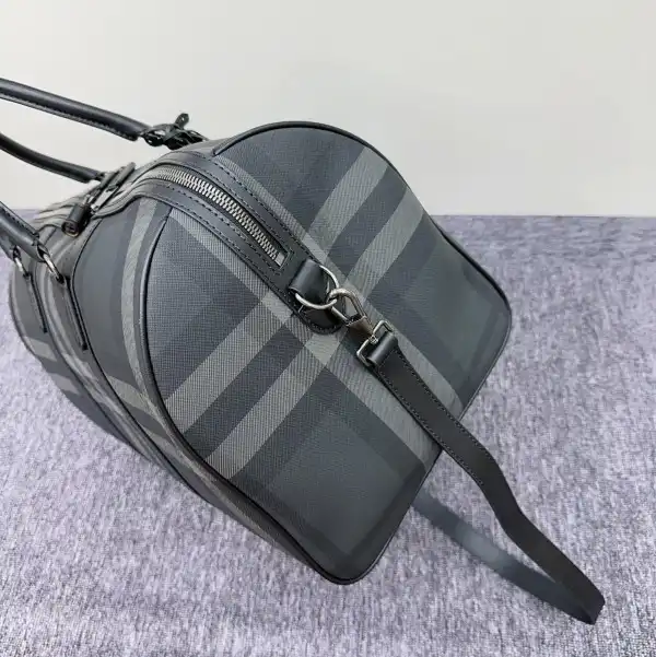 BURBERRY Boston Holdall 0129