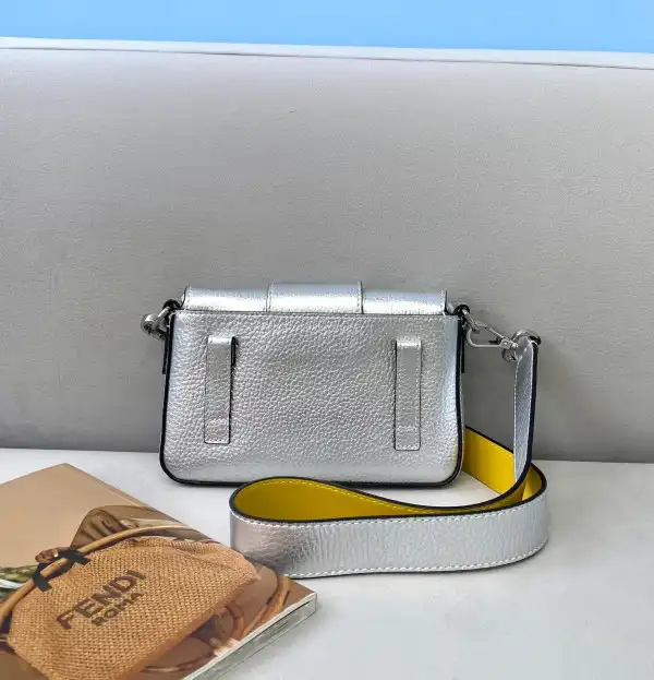 FENDI BAGUETTE 0126