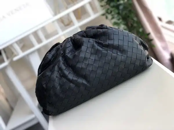 BOTTEGA VENETA Pouch 0127