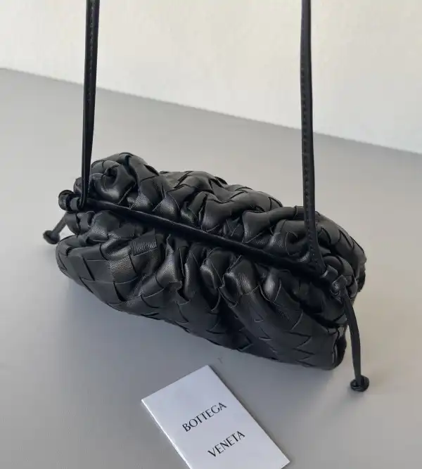 BOTTEGA VENETA MINI POUCH 0127