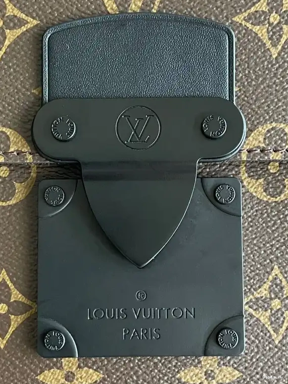 POUCH LOCK VUITTON A4 LOUIS S 0222