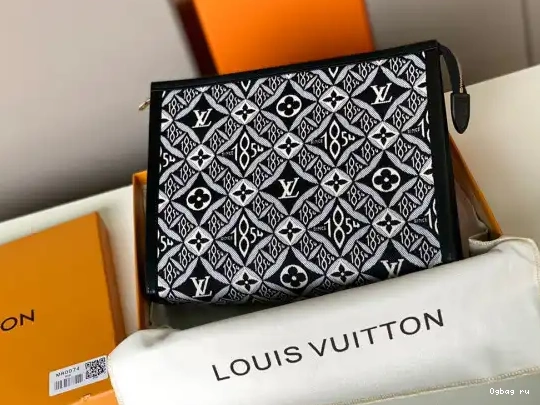 TOILETRY SINCE VUITTON 26 POUCH LOUIS 1854 0225