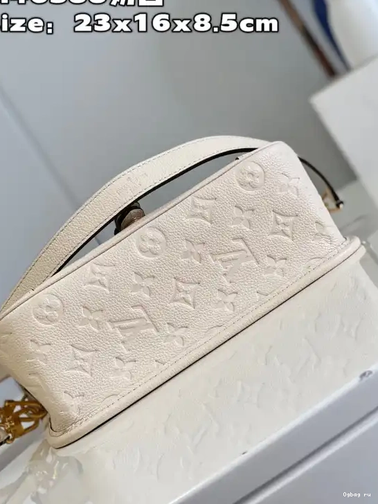 LOUIS VUITTON Diane Nano 0218