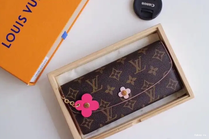 Louis Vuitton Emilie Wallet 0218