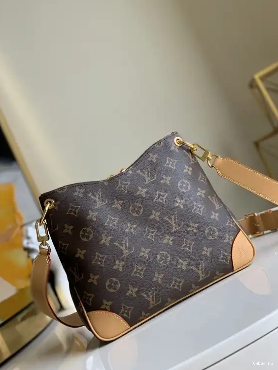 ODÉON VUITTON PM LOUIS 0212