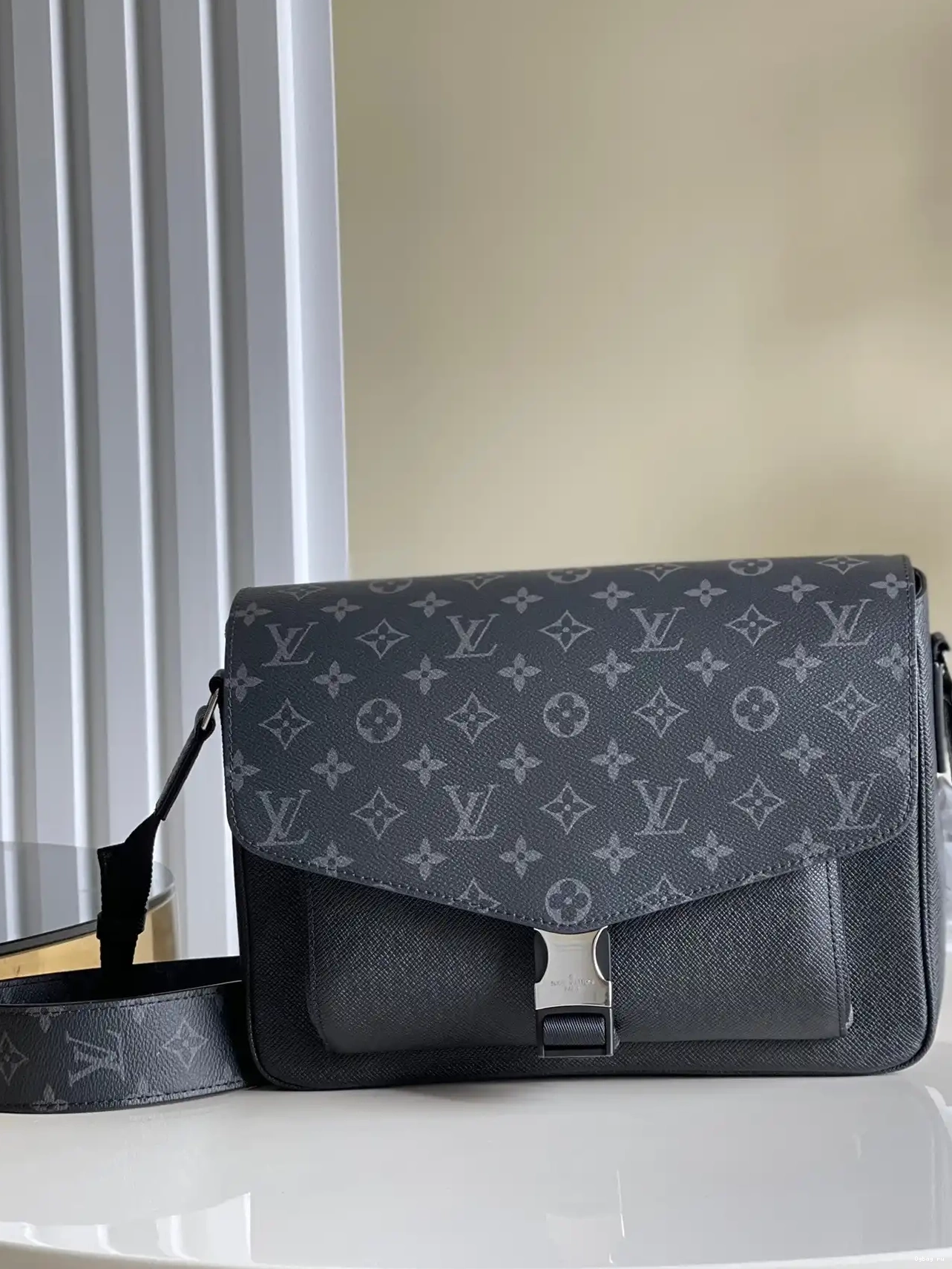 LOUIS VUITTON MESSENGER NEW 0227