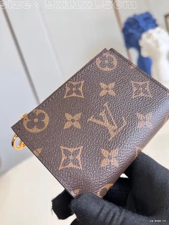 Vuitton Lisa Louis Wallet 0210