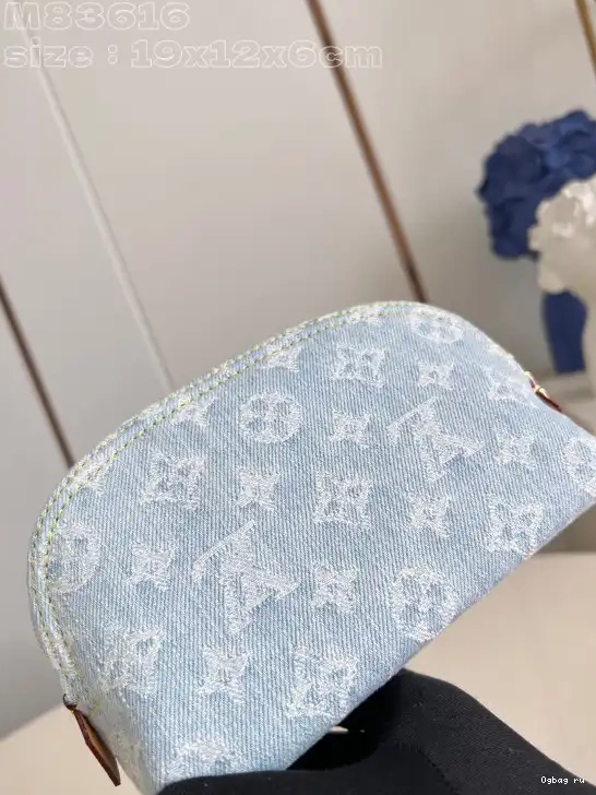 Vuitton PM Pochette Cosmétique Louis 0212