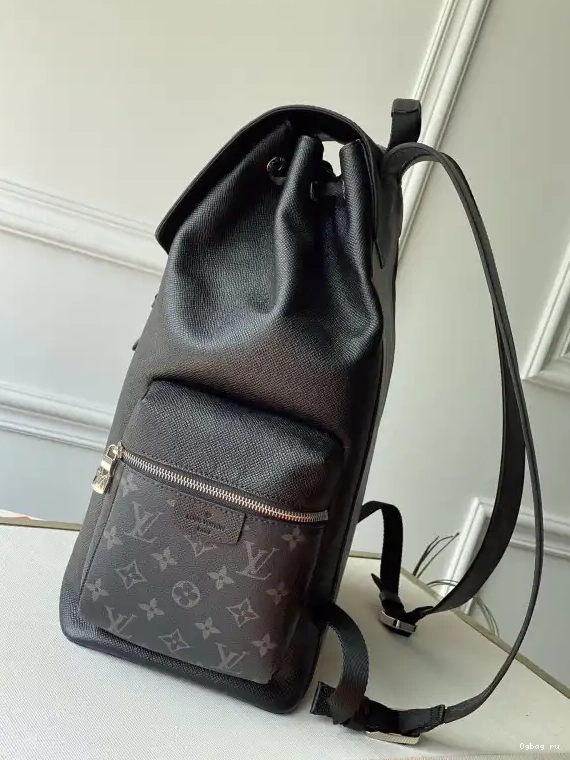 BACKPACK OUTDOOR LOUIS VUITTON 0221