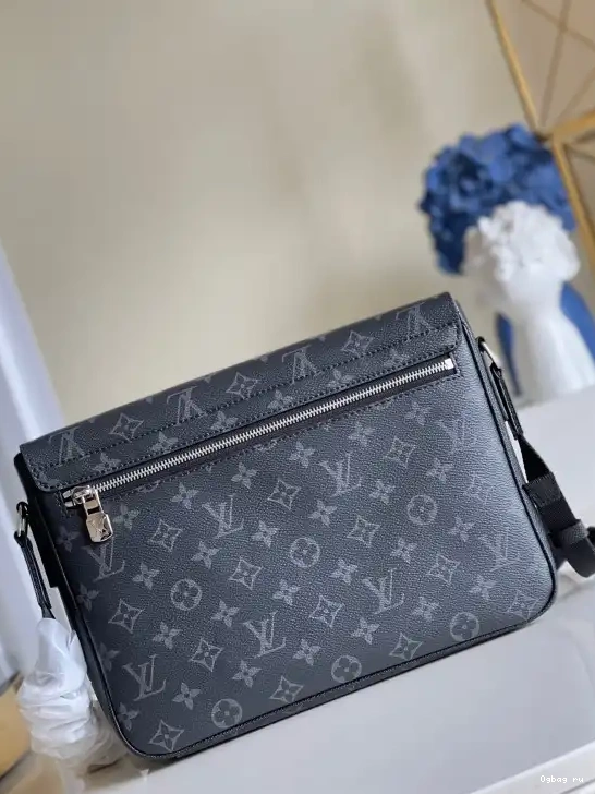 LOUIS VUITTON MESSENGER NEW 0227