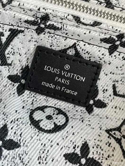 LOUIS MM ONTHEGO VUITTON 0227