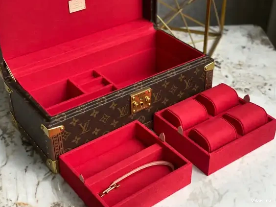 VUITTON COFFRET ACCESSOIRES LOUIS 0215