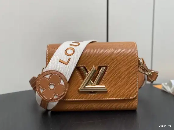 MM-23*17*9.5CM TWIST LOUIS VUITTON 0215