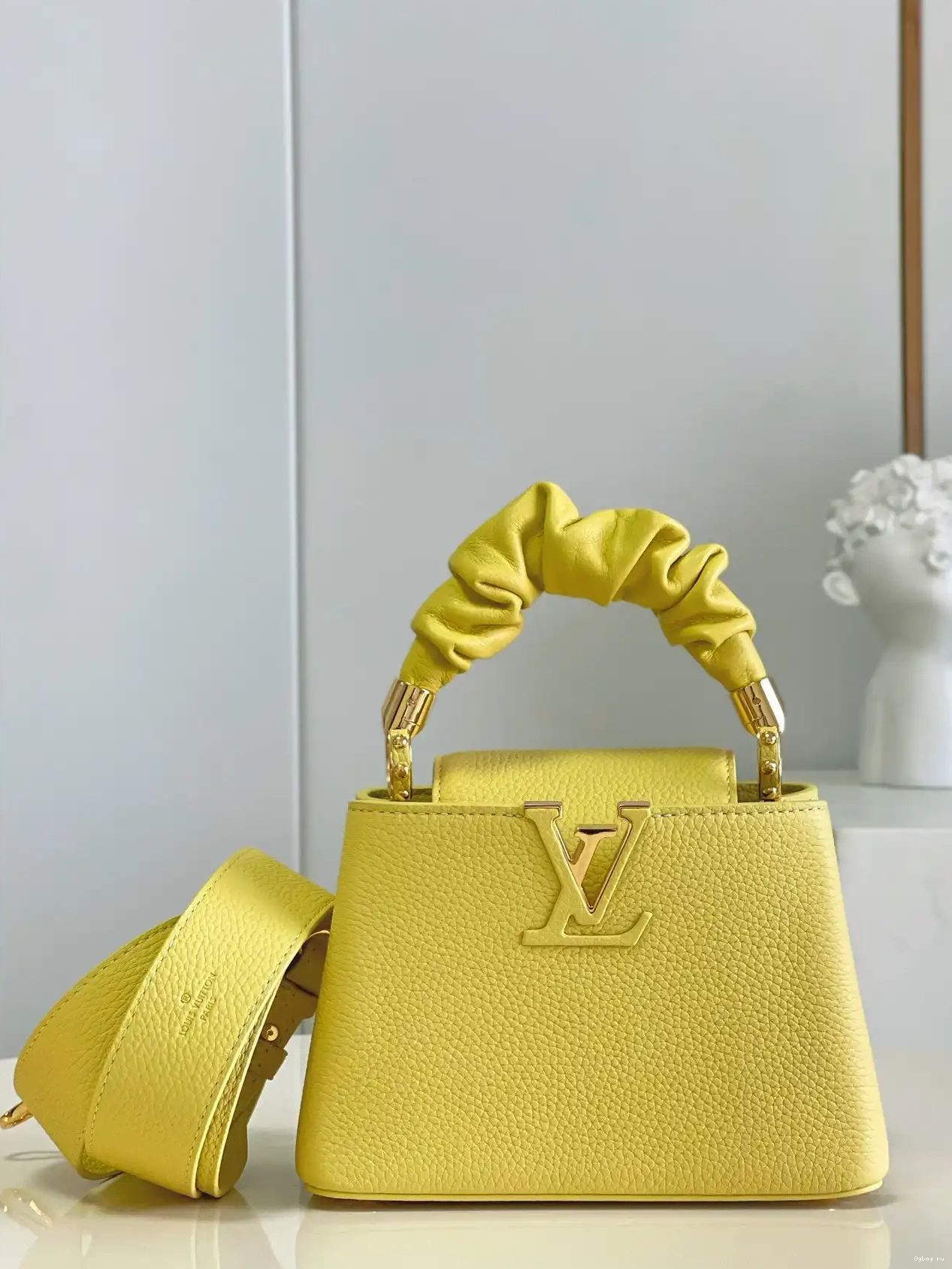 VUITTON LOUIS MINI CAPUCINES 0221