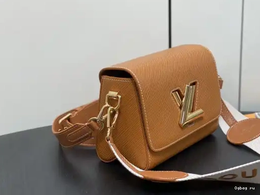 MM-23*17*9.5CM TWIST LOUIS VUITTON 0215