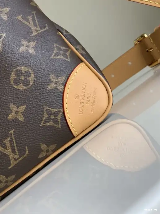 ODÉON VUITTON PM LOUIS 0212