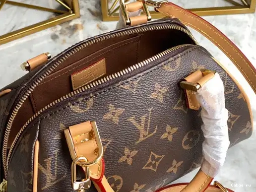 LOUIS VINTAGE VUITTON BAG 0226