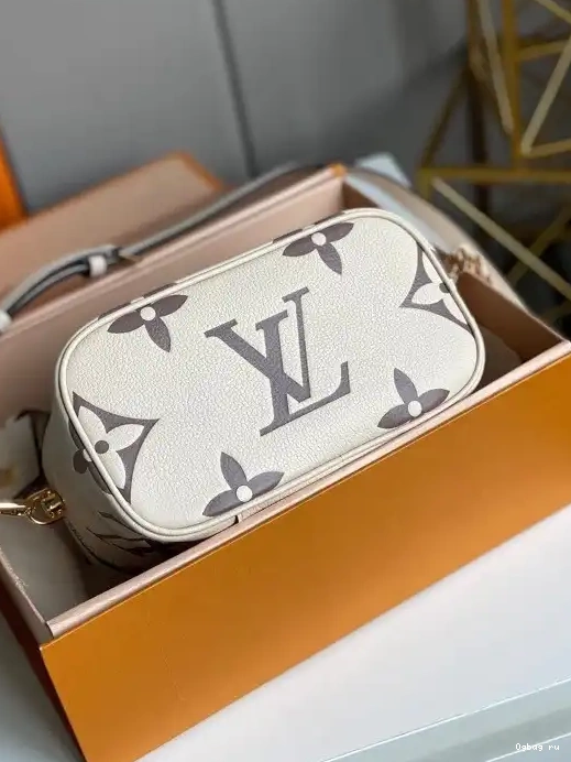 LOUIS VANITY VUITTON PM 0218