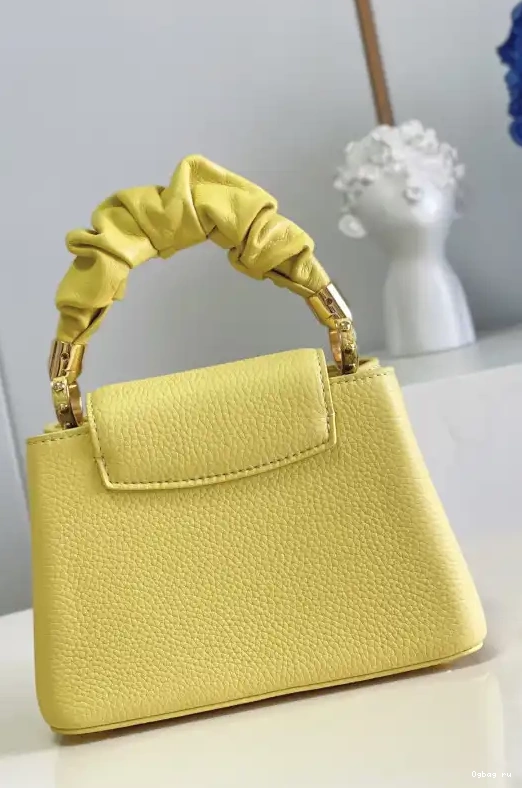 VUITTON LOUIS MINI CAPUCINES 0221