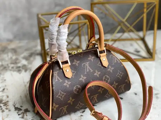 LOUIS VINTAGE VUITTON BAG 0226