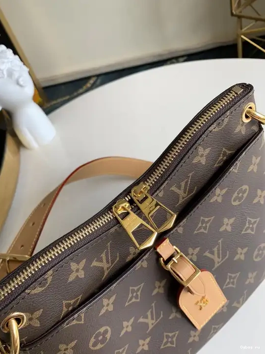 ODÉON VUITTON PM LOUIS 0212