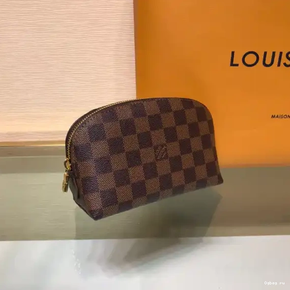 LOUIS VUITTON POUCH COSMETIC 0213