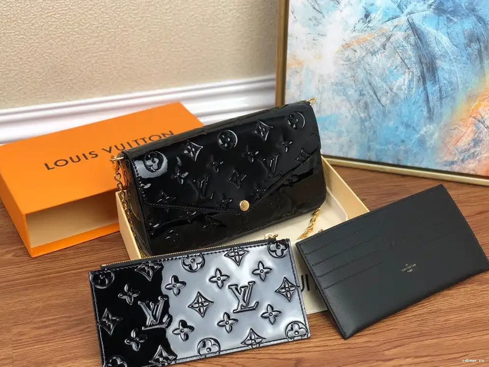 VUITTON POCHETTE FÉLICIE LOUIS 0209