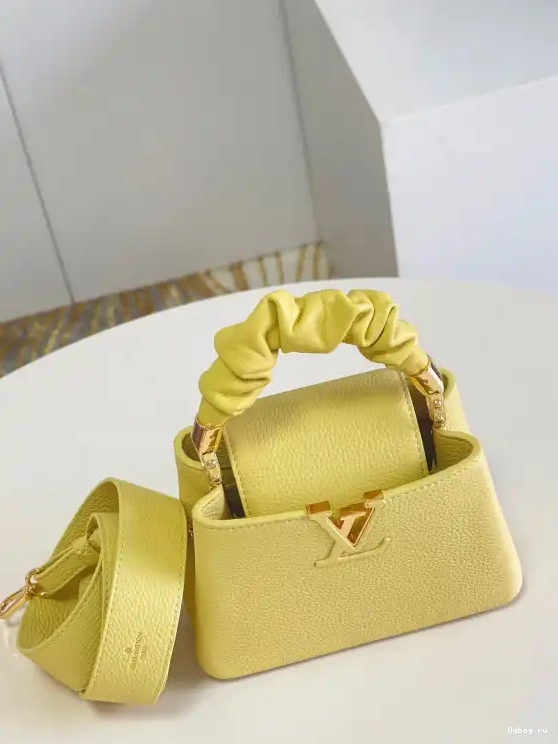 VUITTON LOUIS MINI CAPUCINES 0221