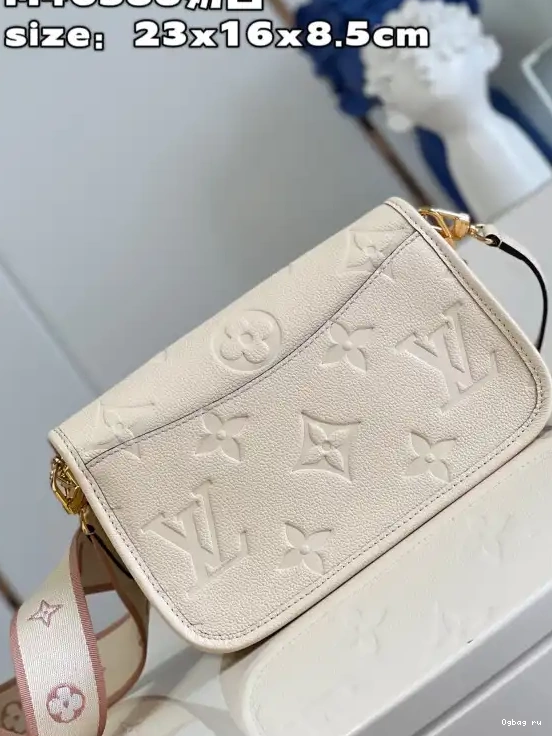 LOUIS VUITTON Diane Nano 0218