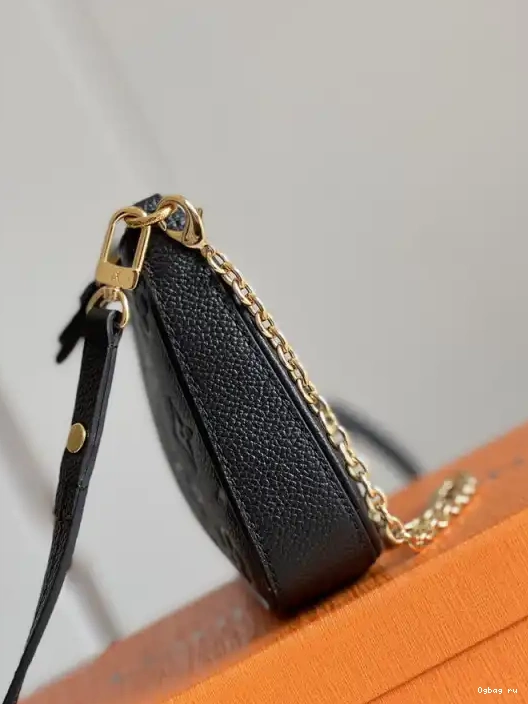 VUITTON ON POUCH EASY STRAP LOUIS 0216