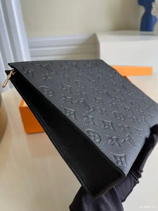 VUITTON VOYAGE POCHETTE LOUIS 0210