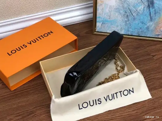 VUITTON POCHETTE FÉLICIE LOUIS 0209