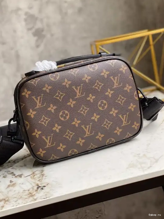 S LOUIS MESSENGER LOCK VUITTON 0219