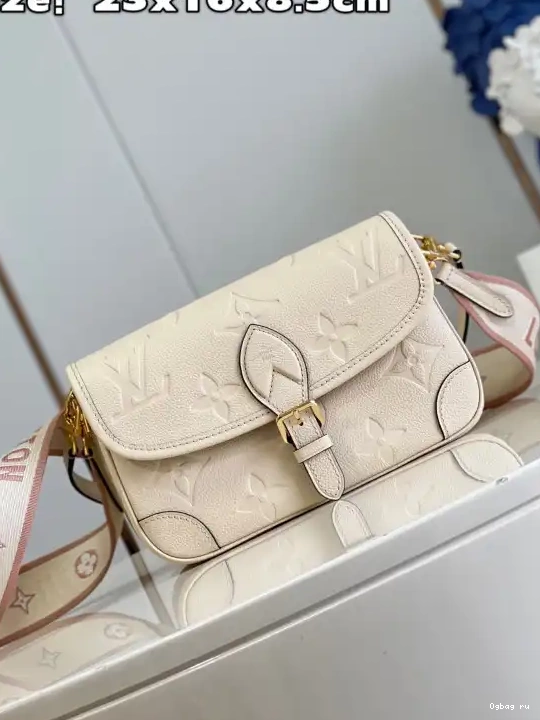 LOUIS VUITTON Diane Nano 0218