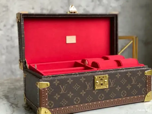 VUITTON COFFRET ACCESSOIRES LOUIS 0215