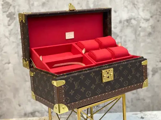 VUITTON COFFRET ACCESSOIRES LOUIS 0215